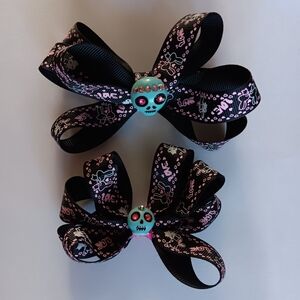 Hair bows clip skull Katrina
